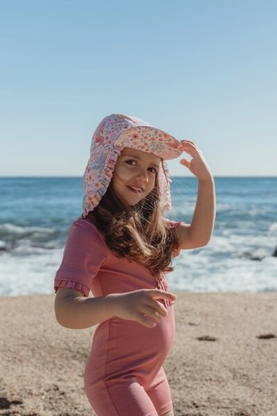 Gorro rosa con estampado de sirena. - Imagen 2