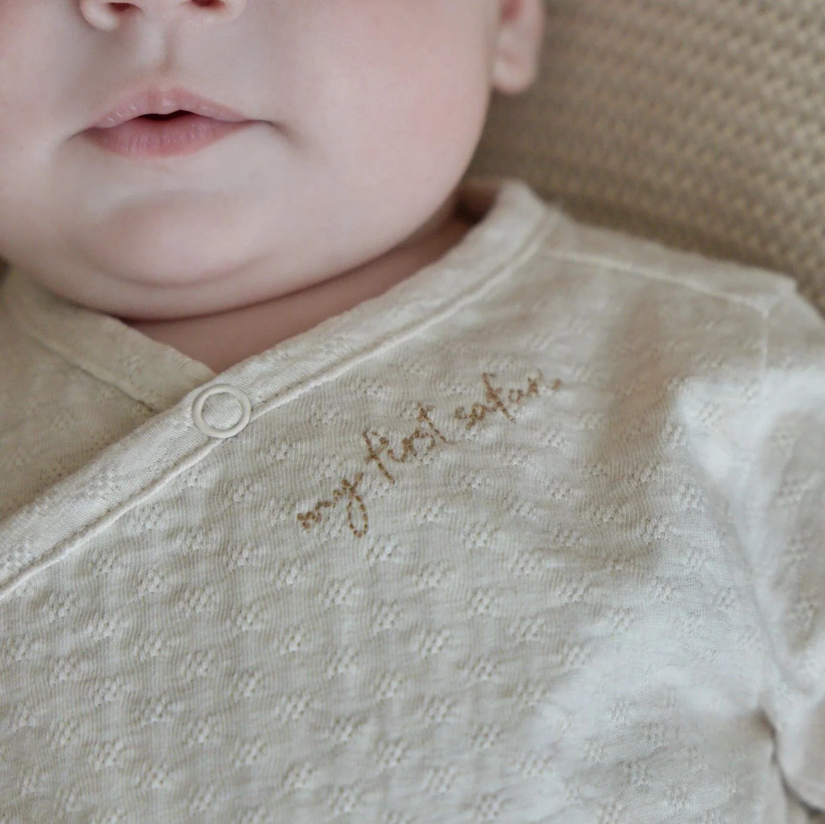 Camisa cruzada de manga larga color beige. Little dutch - Imagen 5